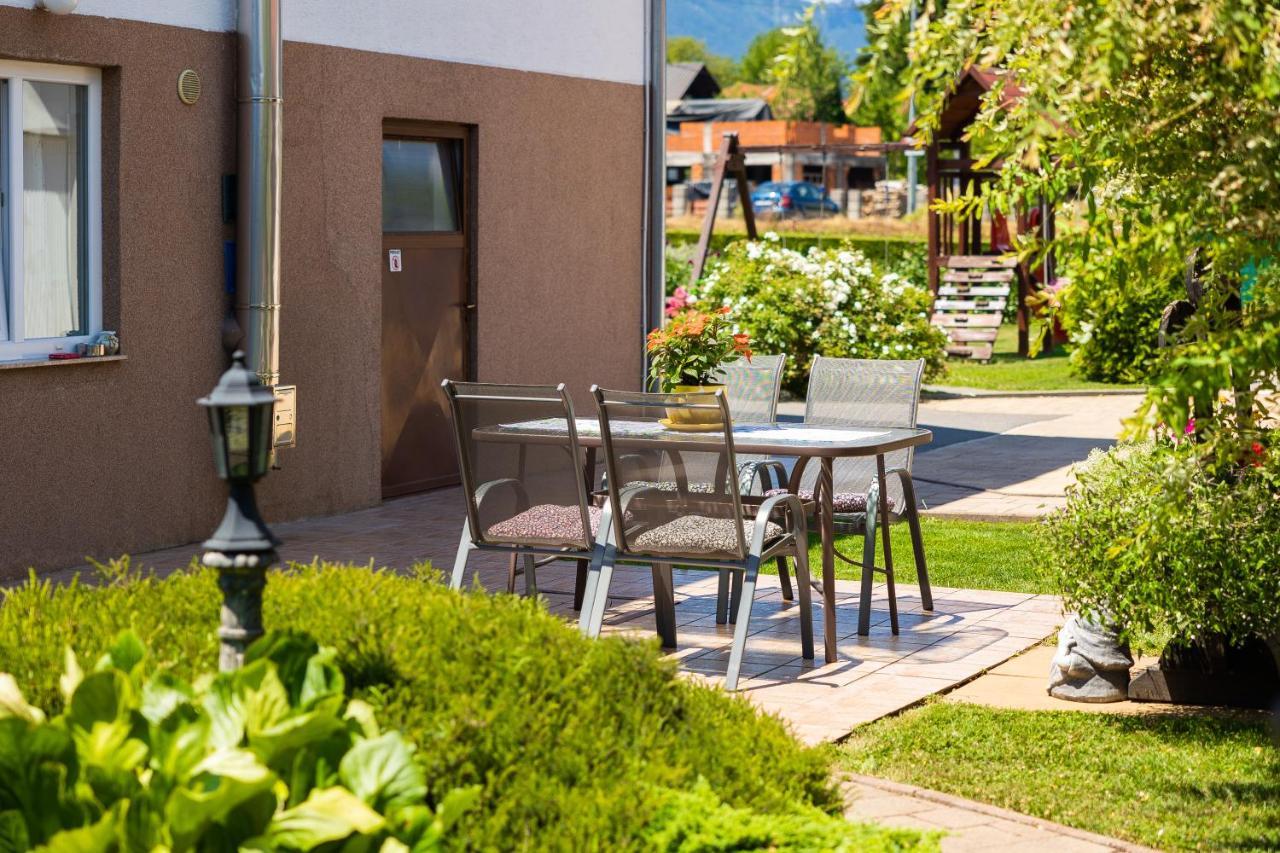 Soba I Apartman Dula Ogulin Exterior foto